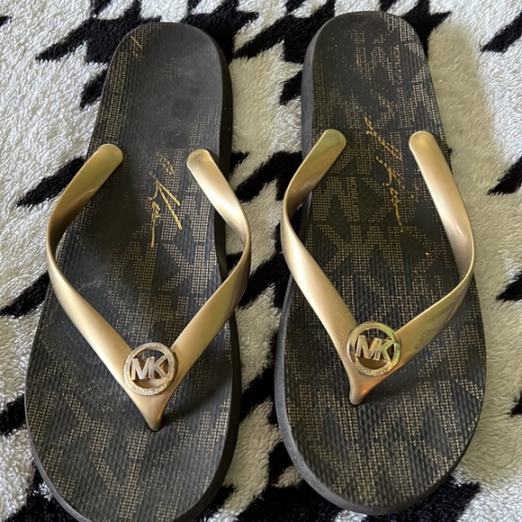 Michael Kors Sandals ✨ - Picture 6 of 7